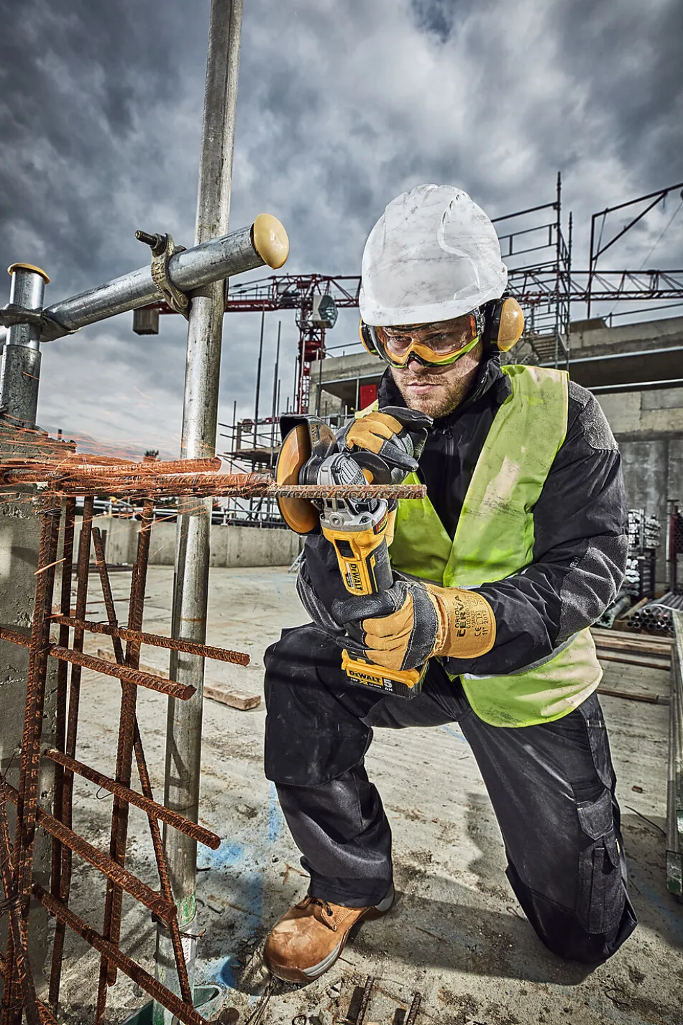 DeWALT 18V vinkelsliper DCG405NT 125 mm med T-STAK-koffert