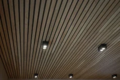 Eik 21x045 spile lakkert glattkant i eik
