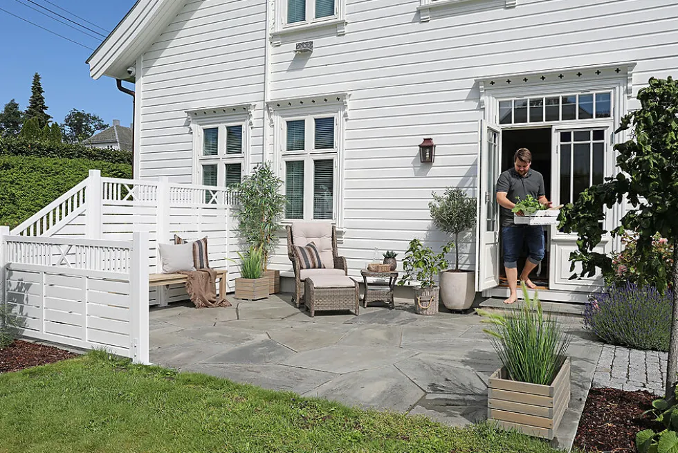 Levegg Lillesand 180x180 cm hvitmalt