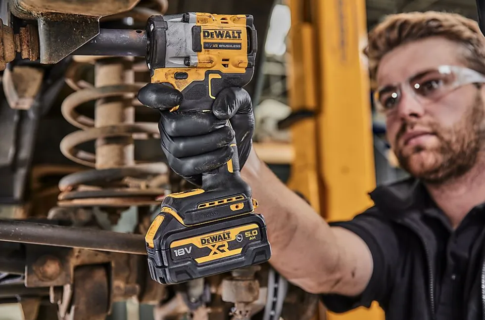 Muttertrekker 18v 1/2" dcf921nt naken i tstak-koffert