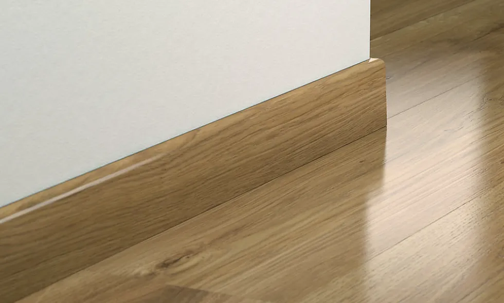 Sokkellist laminat 12x58 mm Light Grey Oak dekor 06404