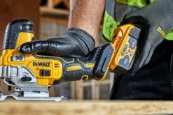 Stikksag 18V XR DCS335N