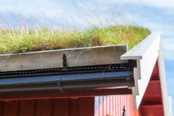 Torvstokk-krok Platon, torvstokkholder ved takfot