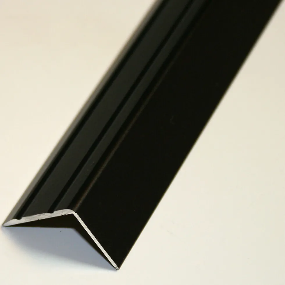 Trappenese nr 9.1 selvklebende aluminium 2 meter sortlakkert