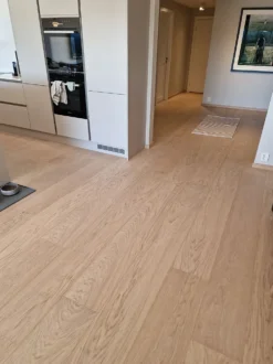 Tregulv herdet eik Frøya hvit