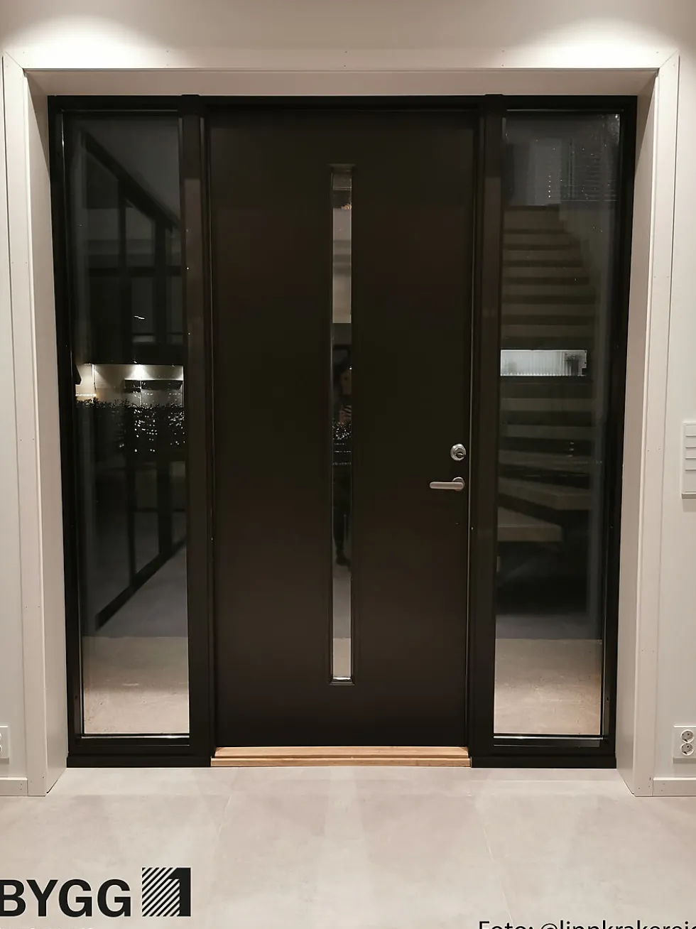 Ytterdør Hovdeby 90x200 cm frostet glass svart høyre